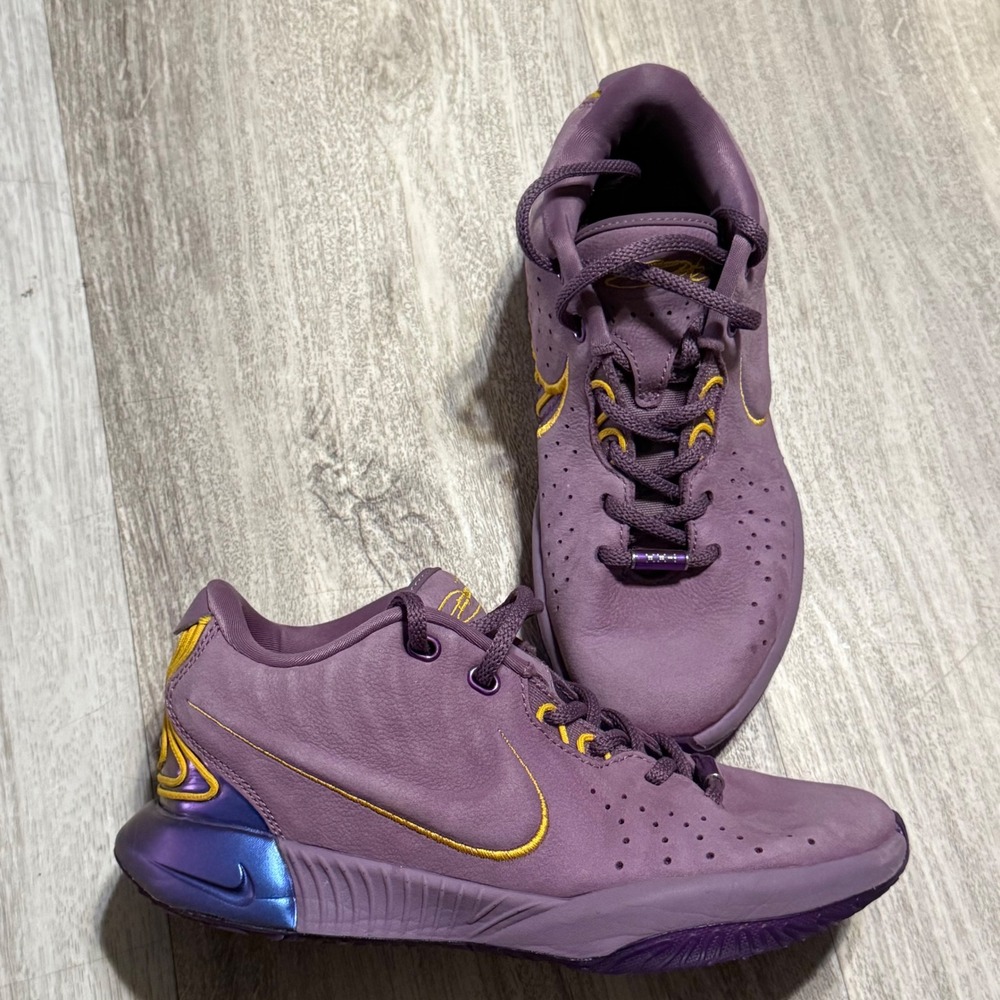 Nike LeBron 21 GS Purple Rain Violet Gold Basketball Shoes FZ7189-500 Size 4Y